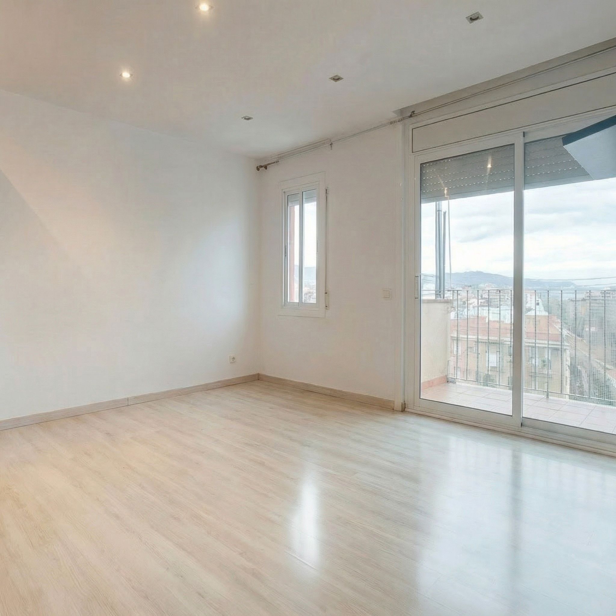 Habitación de Piso en venta en Sant Adrià de Besòs con Calefacción y Balcón