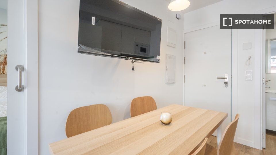 Dining room of Flat to rent in  Madrid Capital  with Air Conditioner, Heating and Furnished
