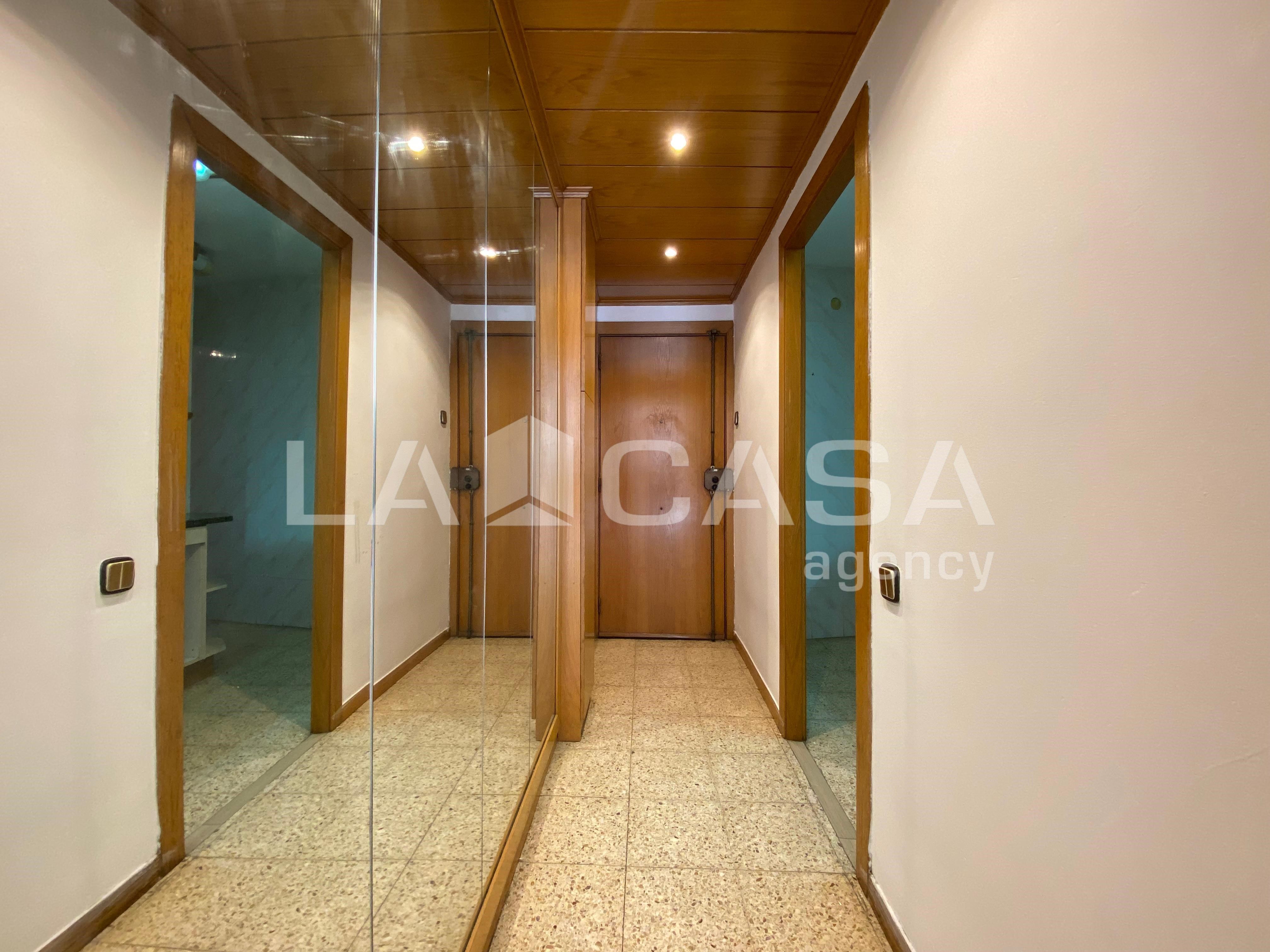 Piso en venta en Santa Coloma de Gramenet con Calefacción y Balcón