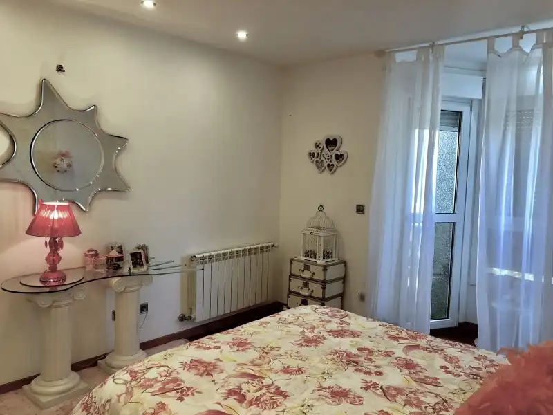 Dormitori de Casa o xalet en venda en Santiago de Compostela  amb Aire condicionat, Calefacció i Terrassa