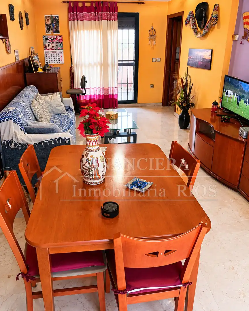 Sala de estar de Casa o chalet en venta en Alcalá de Guadaira con Aire acondicionado, Terraza y Trastero