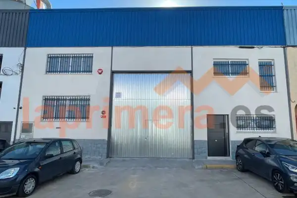 Industrial building to rent in Carrer dels Ports 11