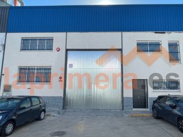 Nave industrial en alquiler en Carrer dels Ports 11