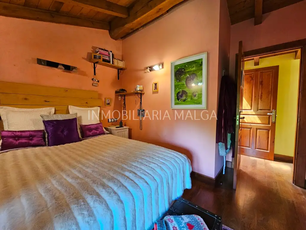 Dormitori de Casa o xalet en venda en Villaviciosa amb Calefacció, Jardí privat i Parquet