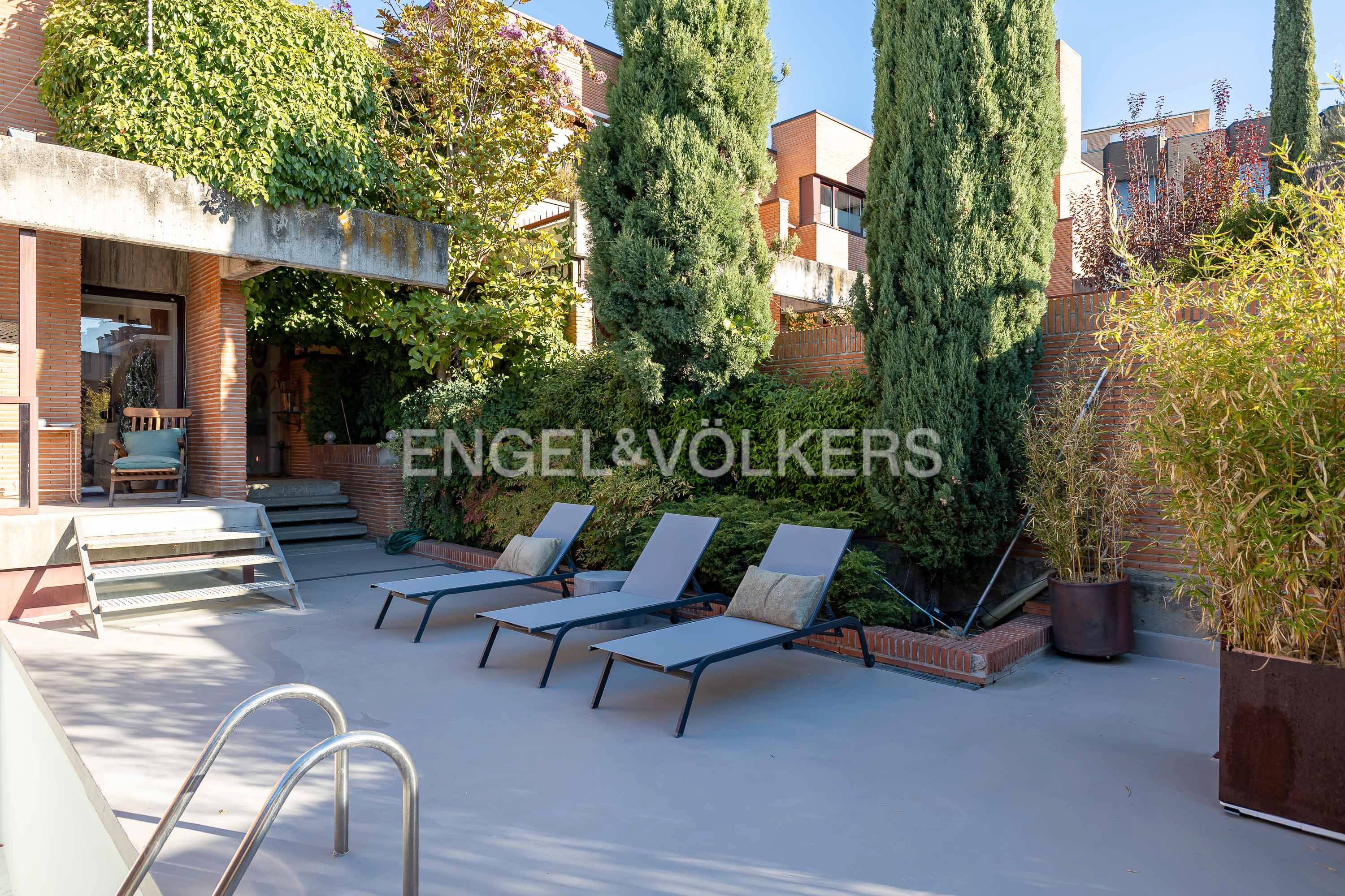 Terrace of House or chalet for sale in  Madrid Capital  with Air Conditioner, Heating and Private garden