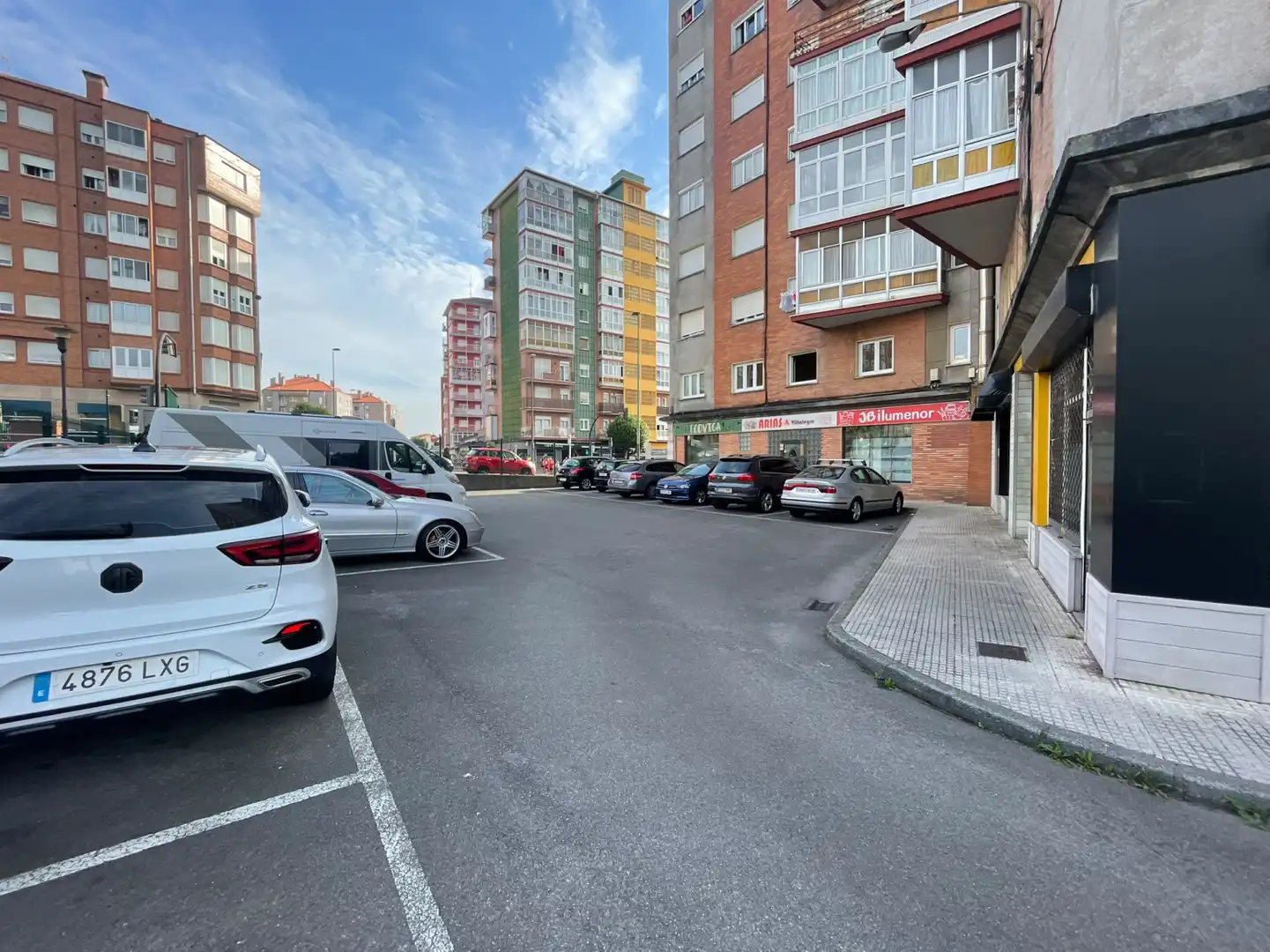 Parking de Piso en venta en Avilés con Calefacción y Balcón