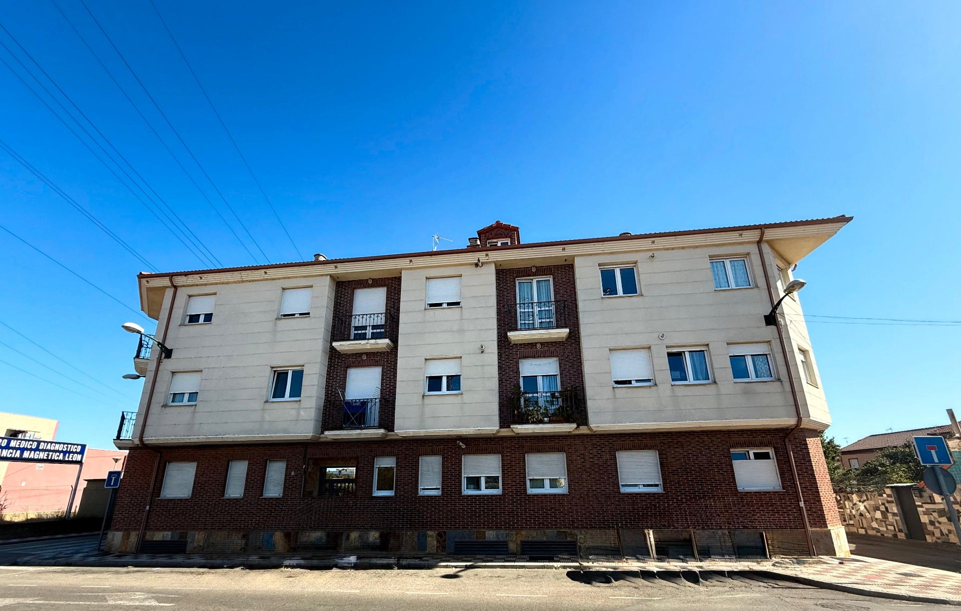 Vista exterior de Apartament en venda en Villaquilambre amb Calefacció, Parquet i Alarma