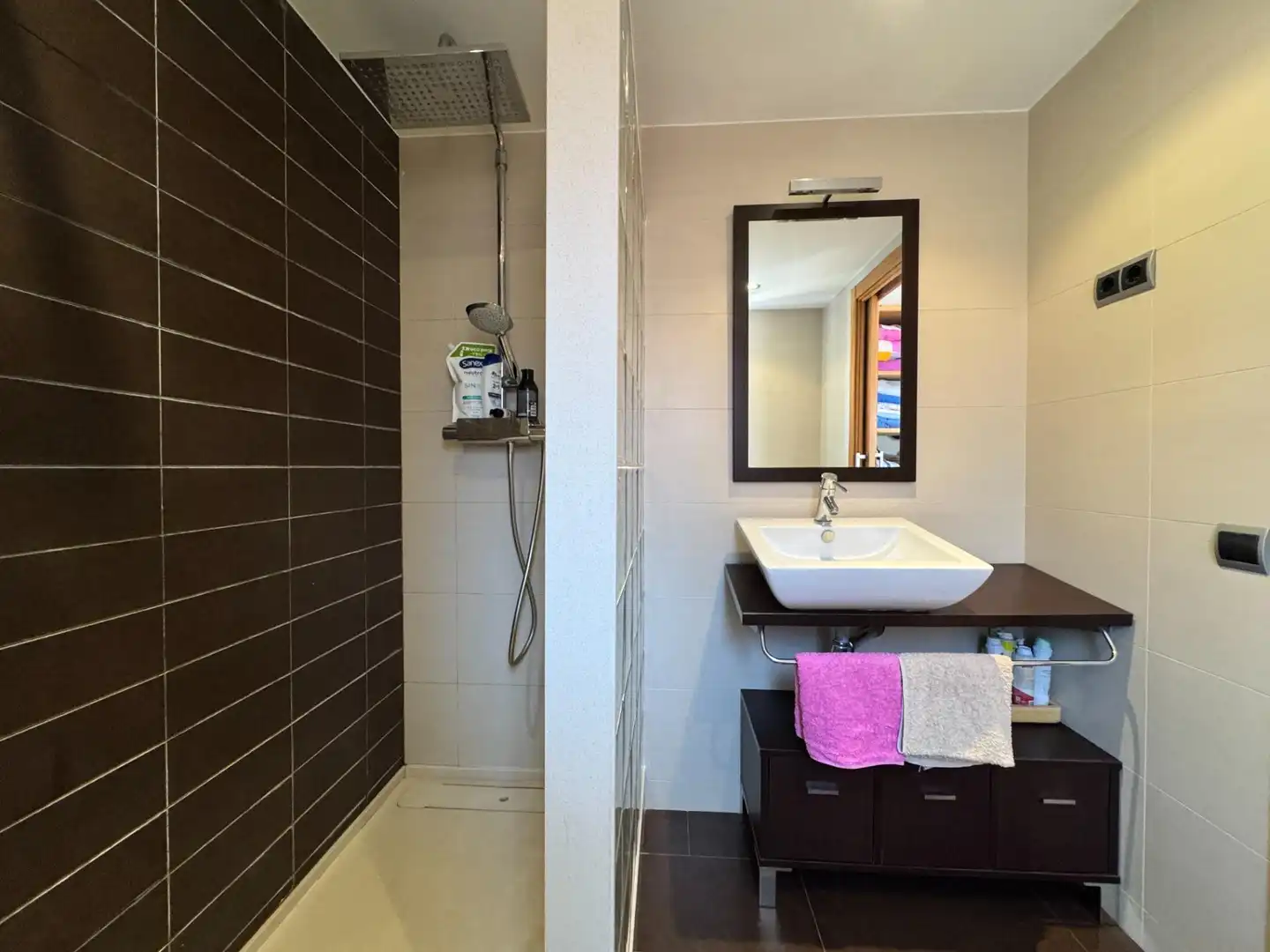 Baño de Casa adosada en venta en Gavà con Aire acondicionado, Calefacción y Jardín privado