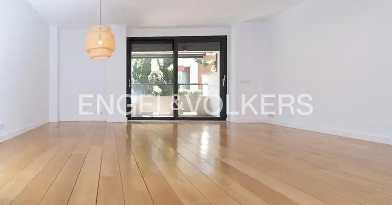 Außenansicht von Wohnung zur Miete in Madrid mit Klimaanlage, Heizung und Terrasse