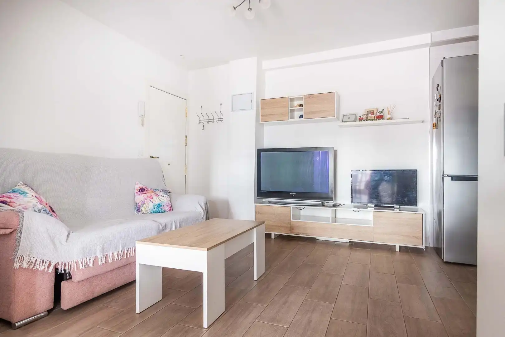 Living room of Flat for sale in Sevilla  with Air Conditioner, Terrace and Storage room