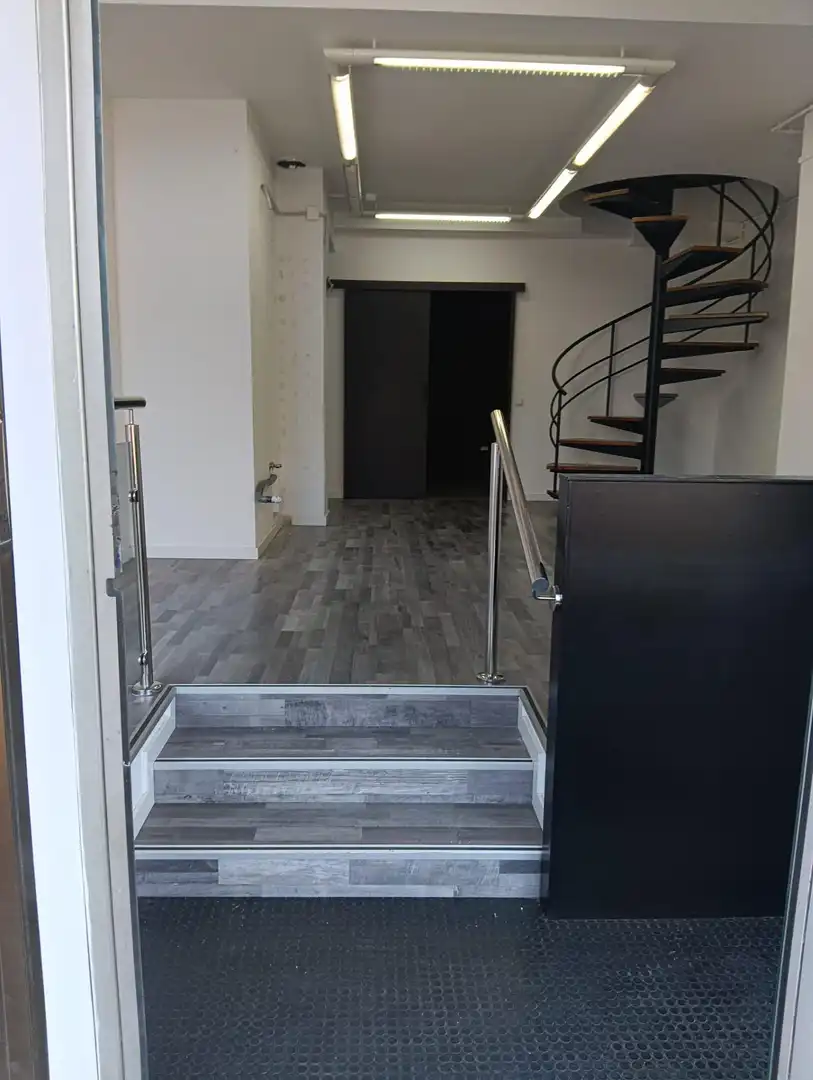 Business premises to rent in Creu Alta - Puiggener, imagen 3