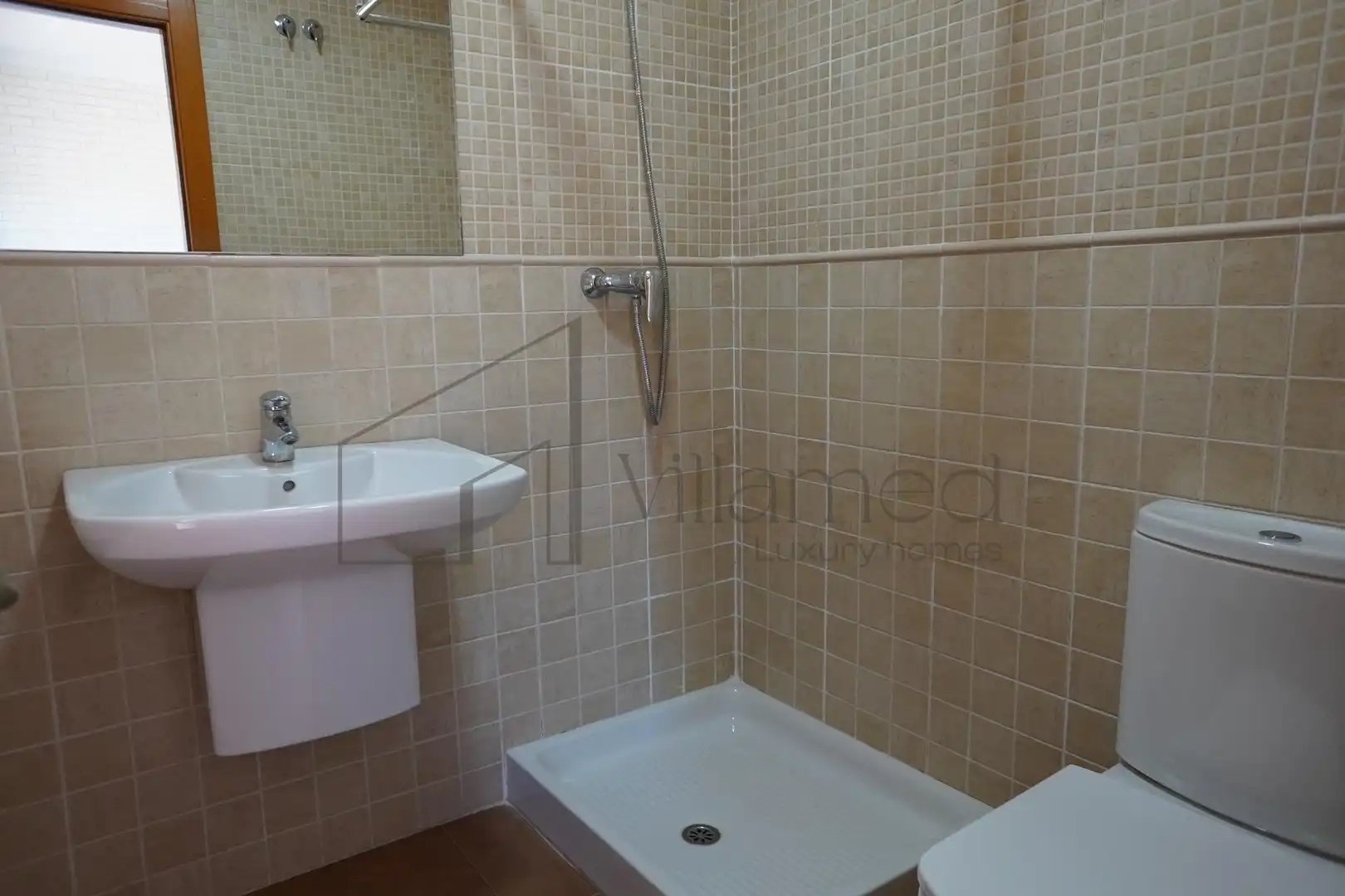 Baño de Casa adosada de alquiler en L'Eliana con Aire acondicionado, Calefacción y Terraza
