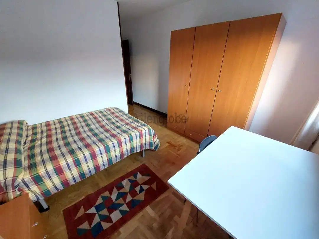 Bedroom of Flat for rent in Oviedo   with Heating