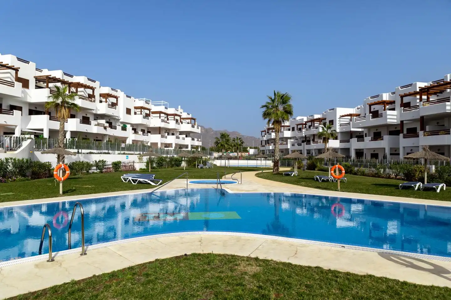 Vista exterior de Casa o xalet en venda en Pulpí amb Aire condicionat, Terrassa i Piscina