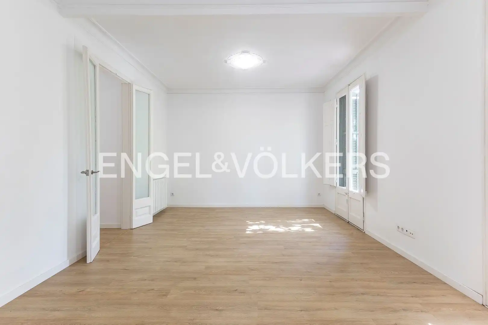 Sala d'estar de Pis en venda en Barcelona amb Calefacció, Parquet i Balcó