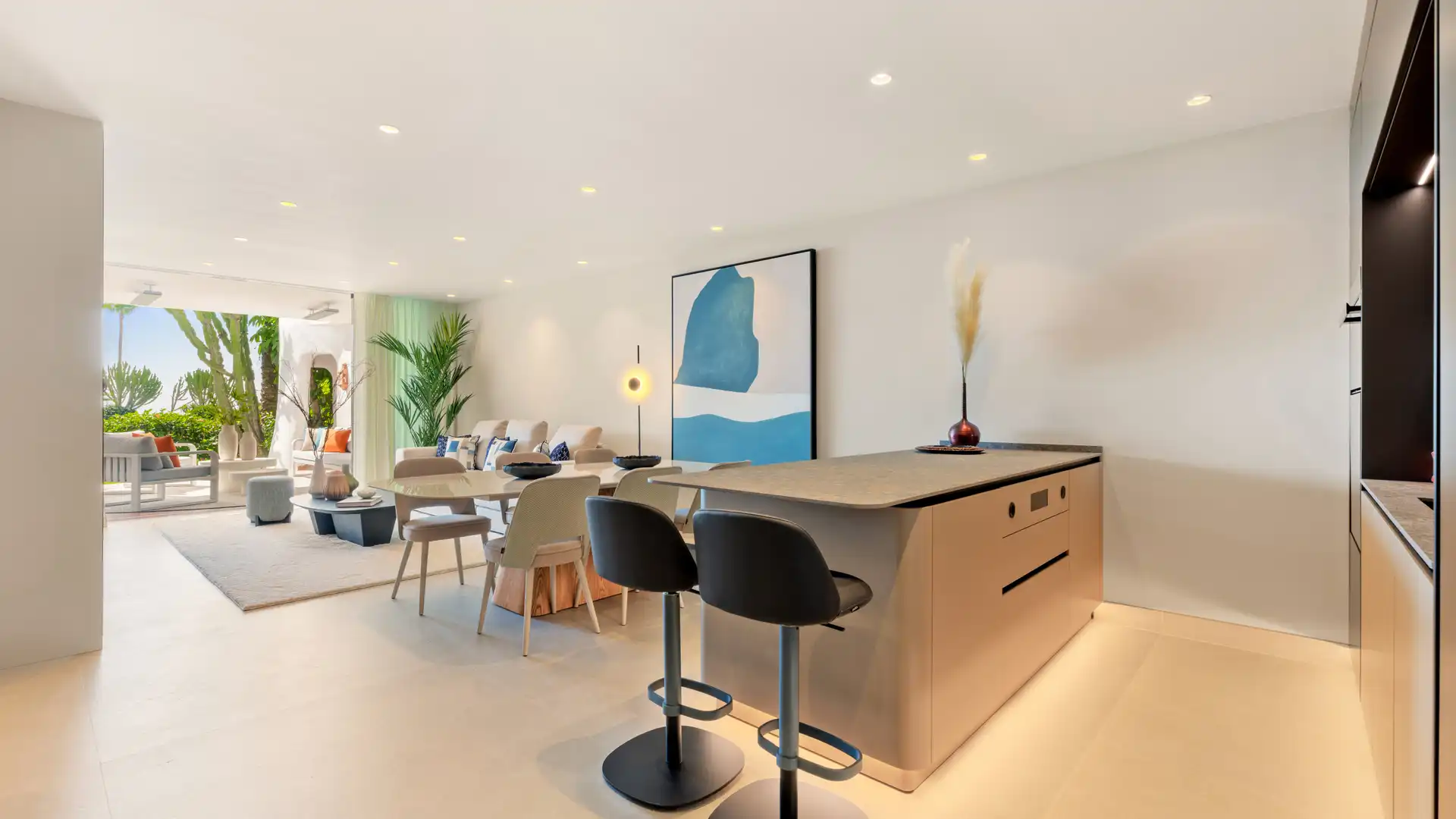 Sala de estar de Apartamento en venta en Estepona con Terraza, Amueblado y Piscina comunitaria