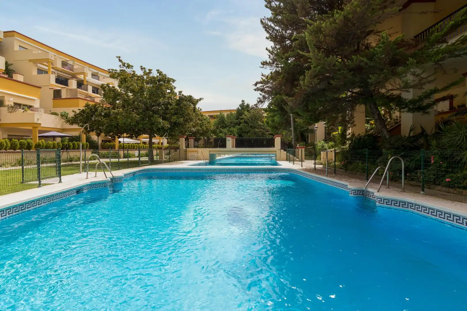Swimming pool of Flat for sale in Marbella  with Air Conditioner, Heating and Private garden