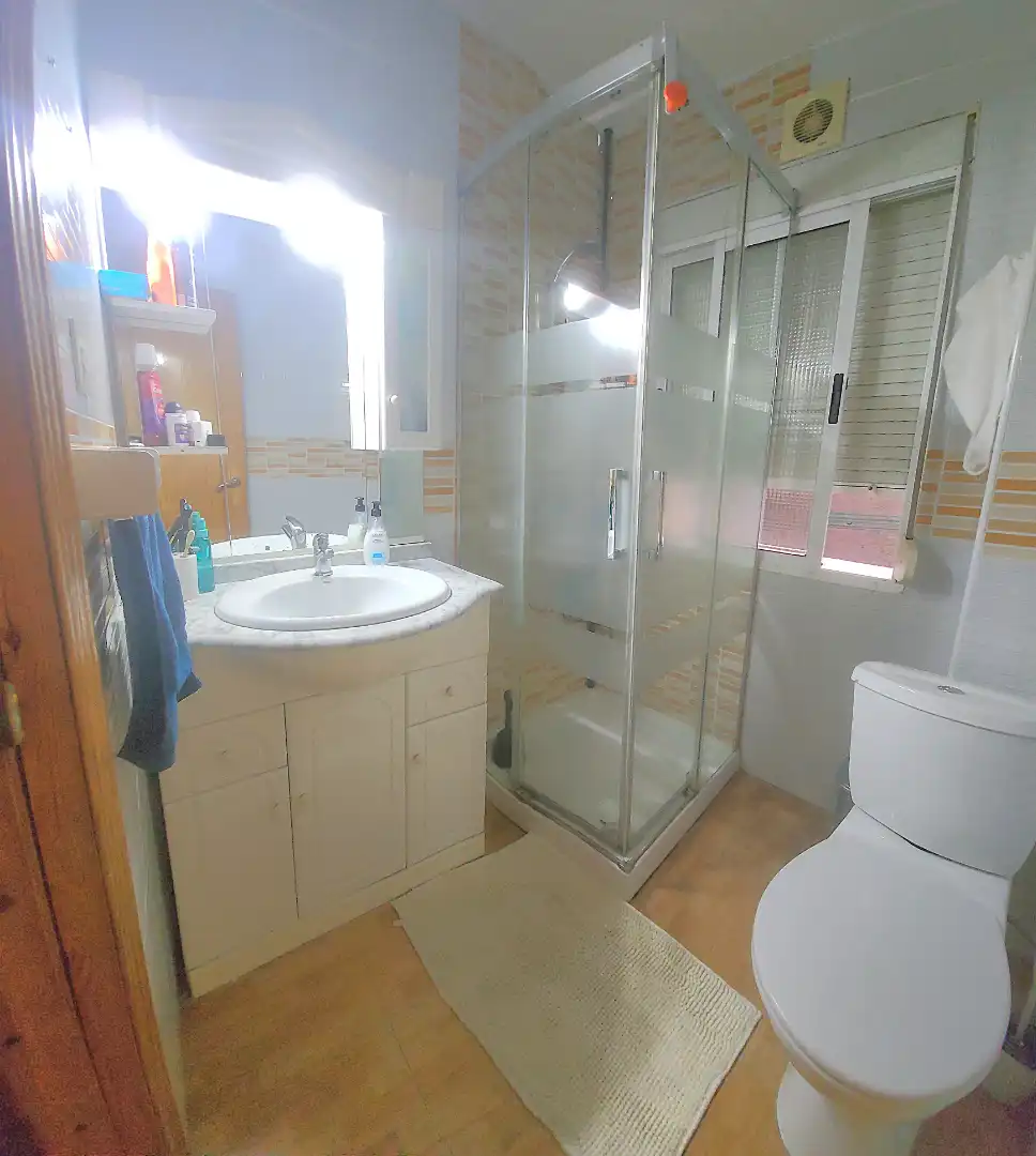 Bathroom of Flat for sale in Granada  with Air Conditioner