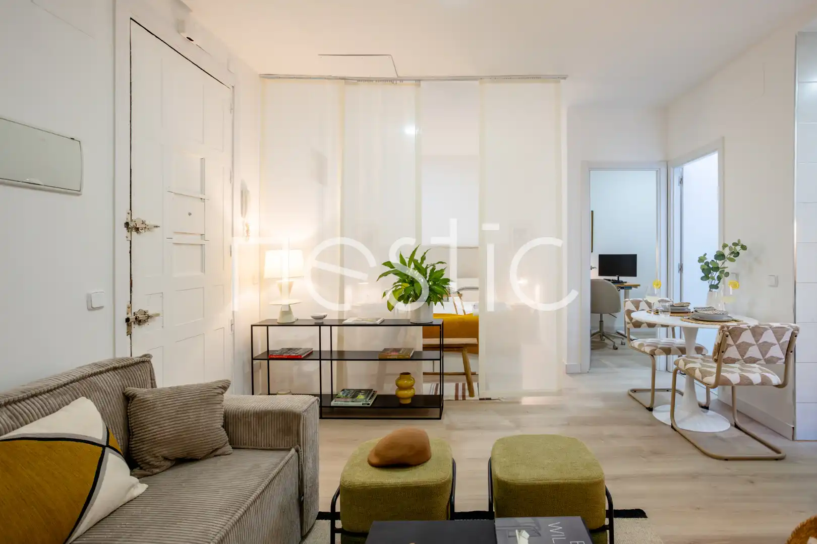 Sala de estar de Apartamento de alquiler en Madrid con Aire acondicionado, Calefacción y Amueblado