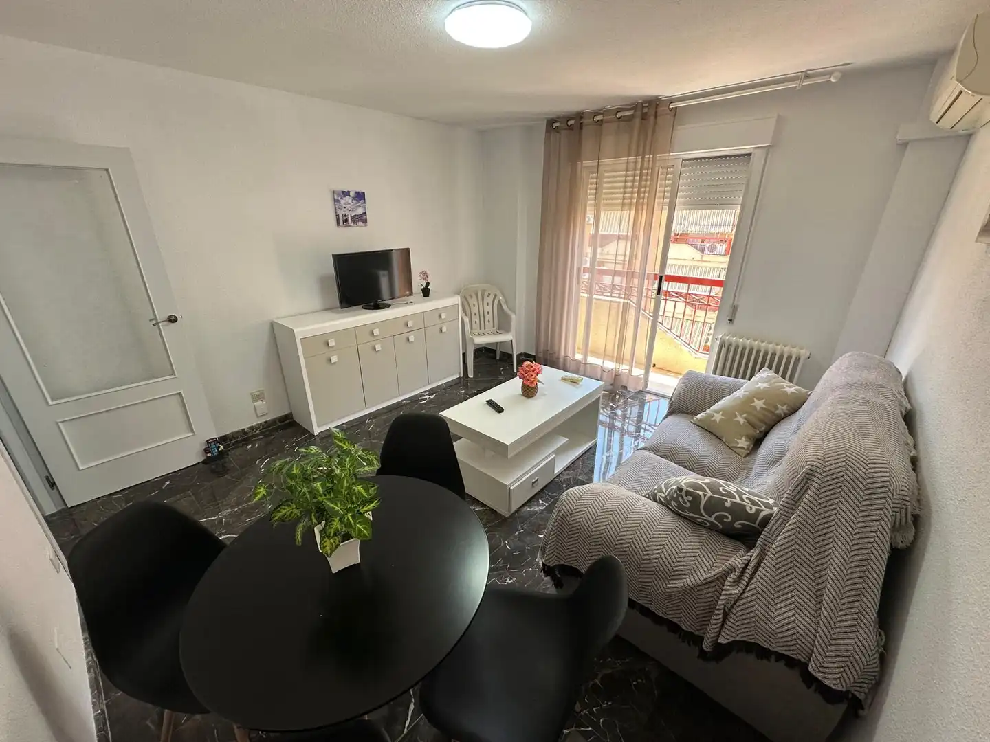 Sala d'estar de Pis de lloguer en Jaén amb Aire condicionat, Calefacció i Moblat