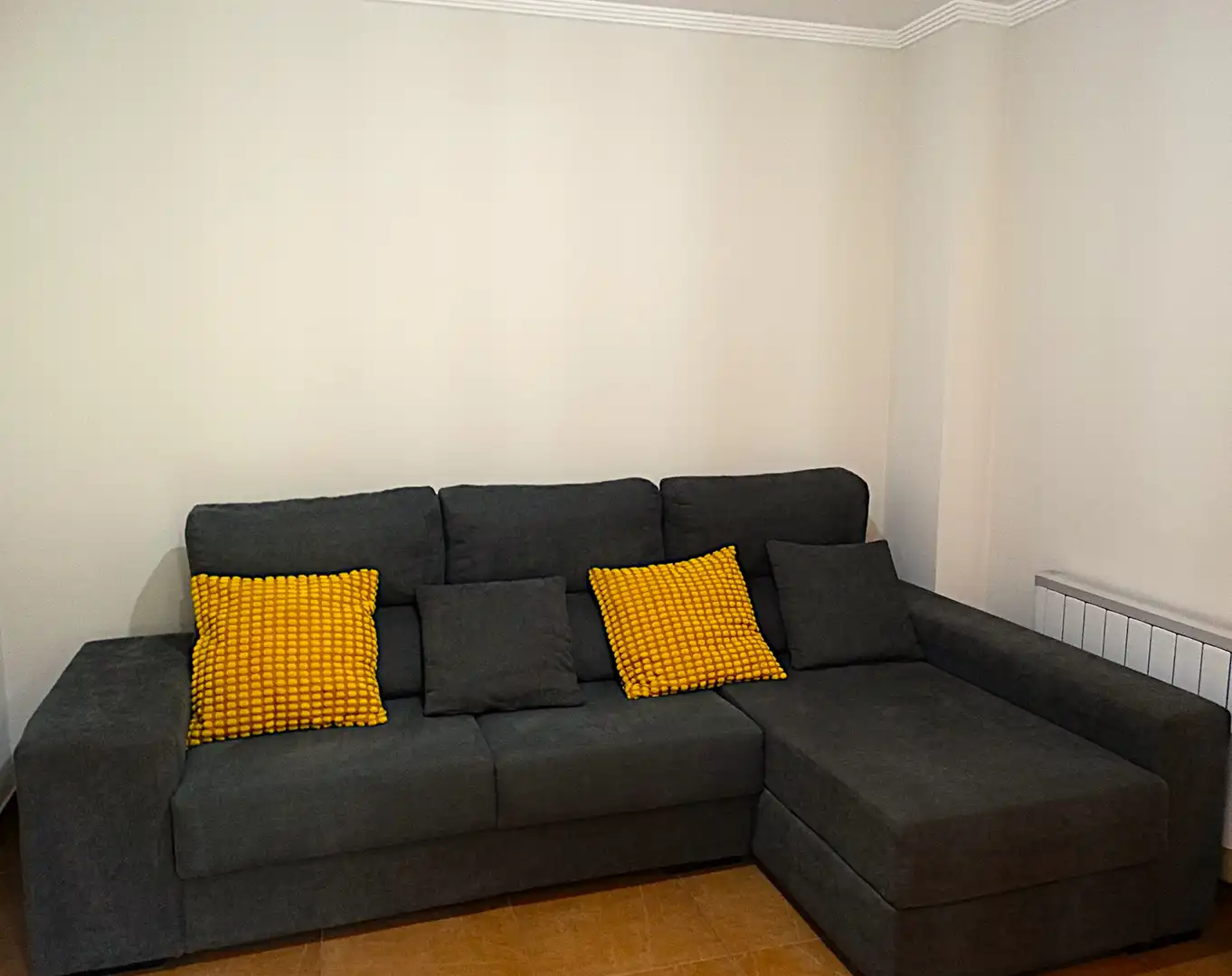 Sala d'estar de Pis en venda en Mañón amb Calefacció, Parquet i Moblat