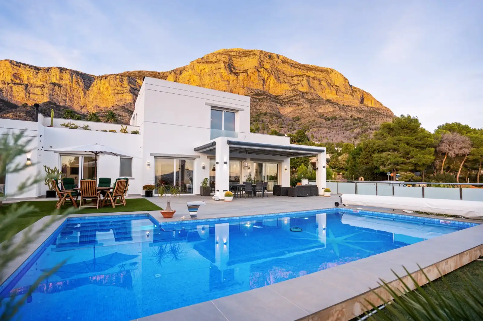Vista exterior de Casa o xalet en venda en Jávea / Xàbia amb Aire condicionat, Calefacció i Jardí privat