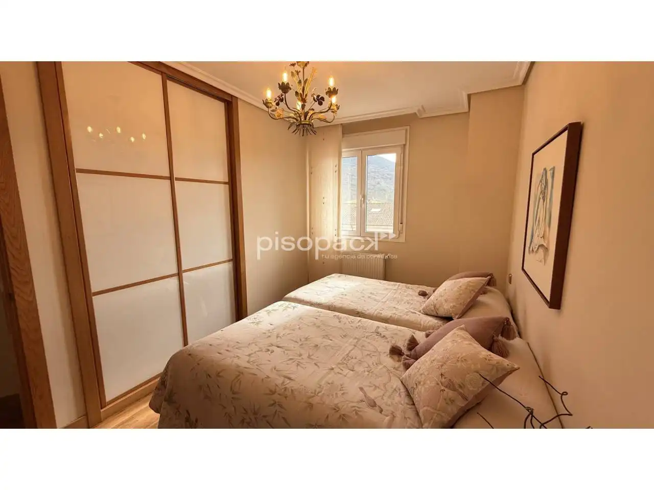 Habitación de Casa adosada en venta en Berrioplano / Berriobeiti con Calefacción, Jardín privado y Parquet