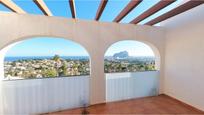 Vista exterior de Casa adosada en venda en Calpe / Calp amb Aire condicionat, Jardí privat i Terrassa