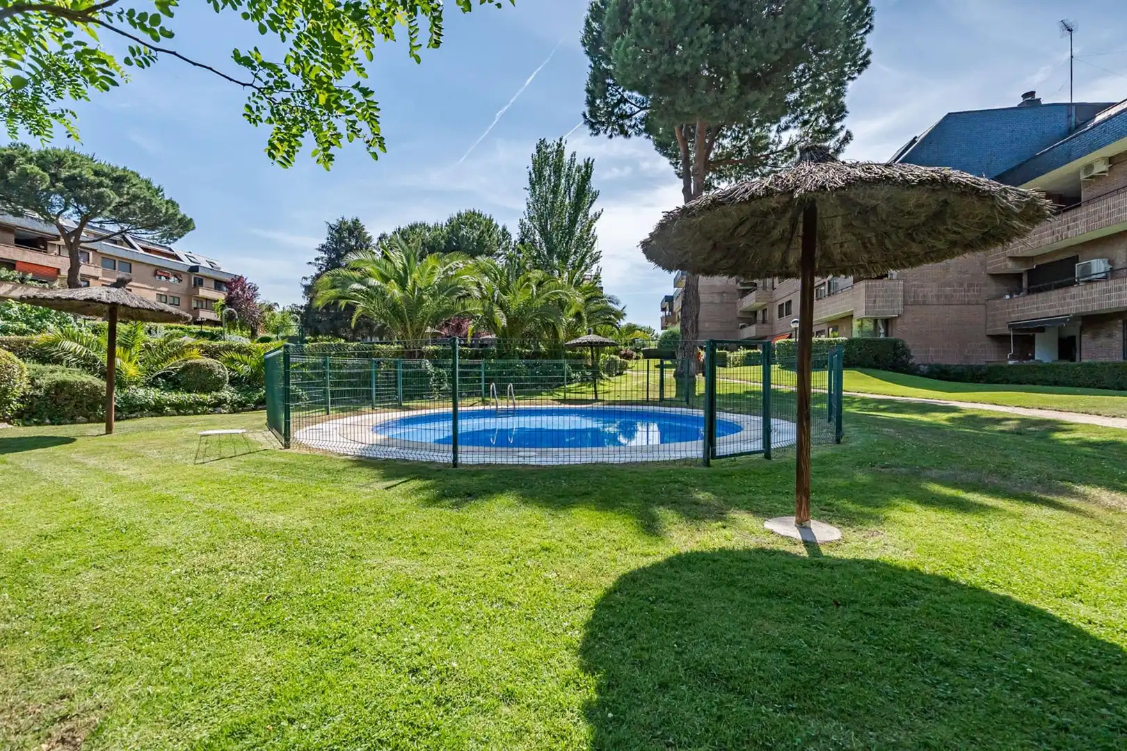 Schwimmbecken von Maisonette zum Verkauf in Majadahonda mit Heizung, Privatgarten und Terrasse