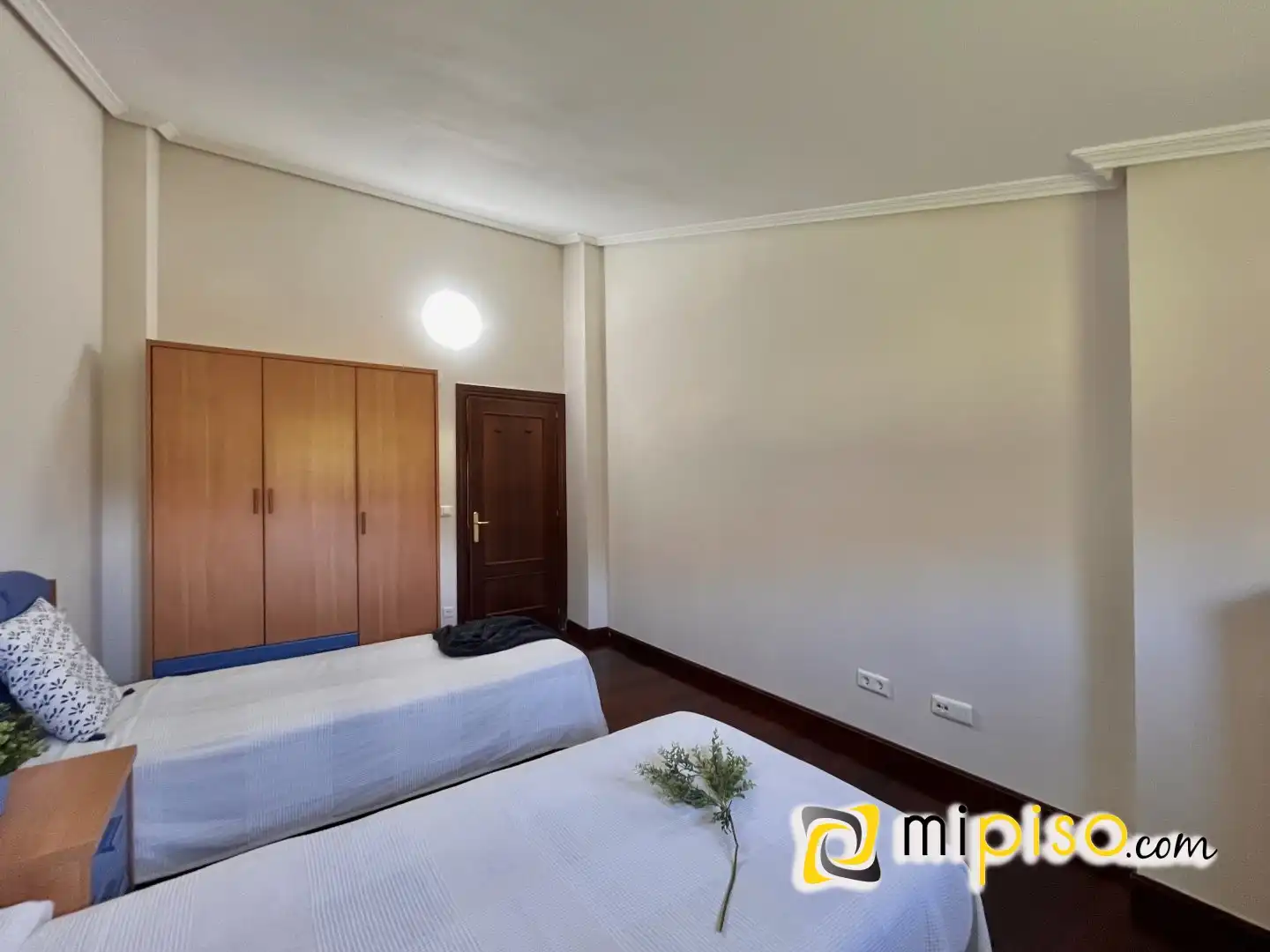 Habitación de Casa adosada en venta en Ruesga con Calefacción, Terraza y Amueblado