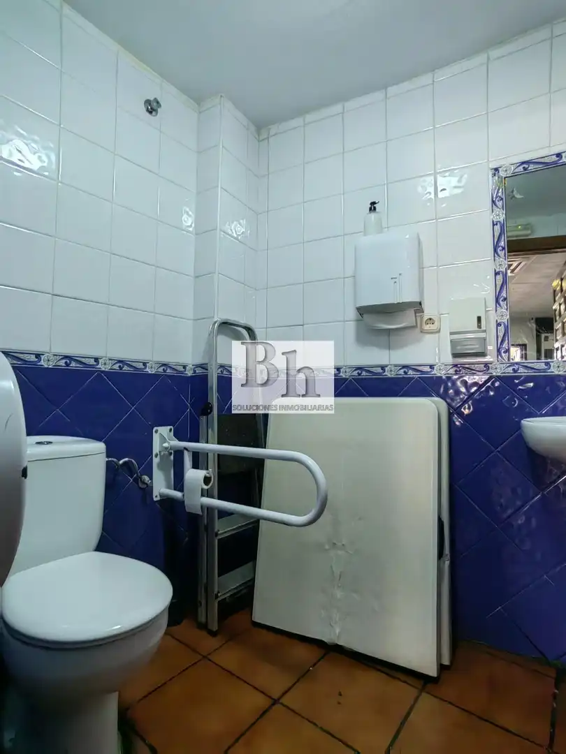Badezimmer von Geschaftsraum zur Miete in Carretera de Cádiz