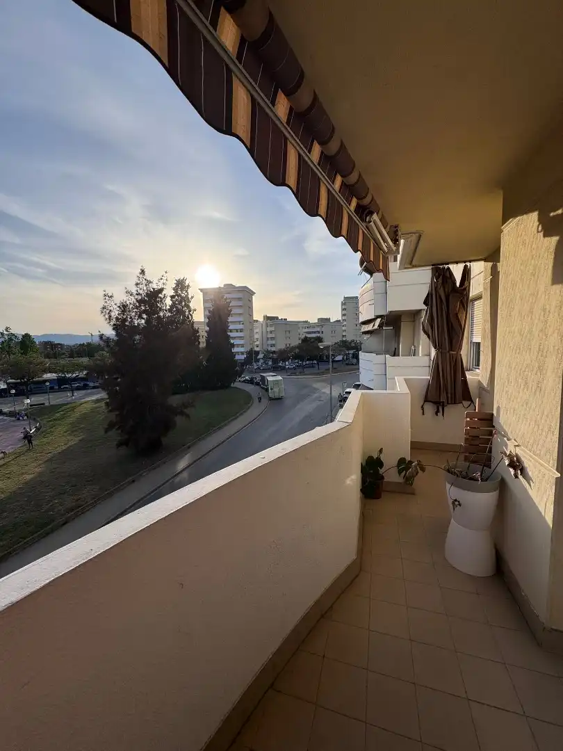 Vista exterior de Piso en venta en Badalona con Aire acondicionado, Parquet y Balcón