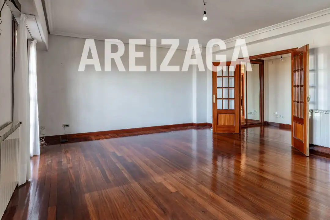 Dormitori de Casa o xalet en venda en Donostia - San Sebastián  amb Calefacció, Jardí privat i Terrassa