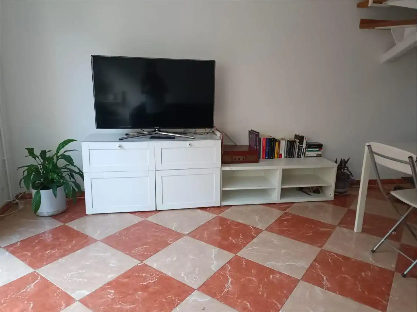Sala de estar de Casa o chalet para compartir en San Sebastián de los Reyes con Jardín privado y Parquet
