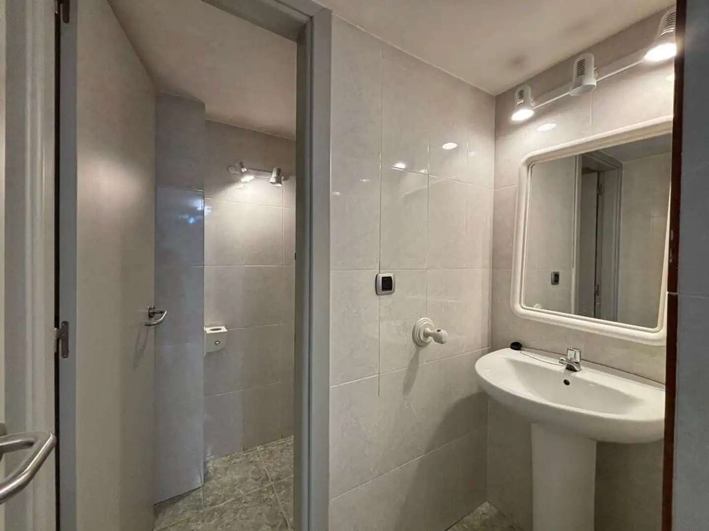 Local comercial en alquiler en Calle Alcalde Lens 31, imagen 16