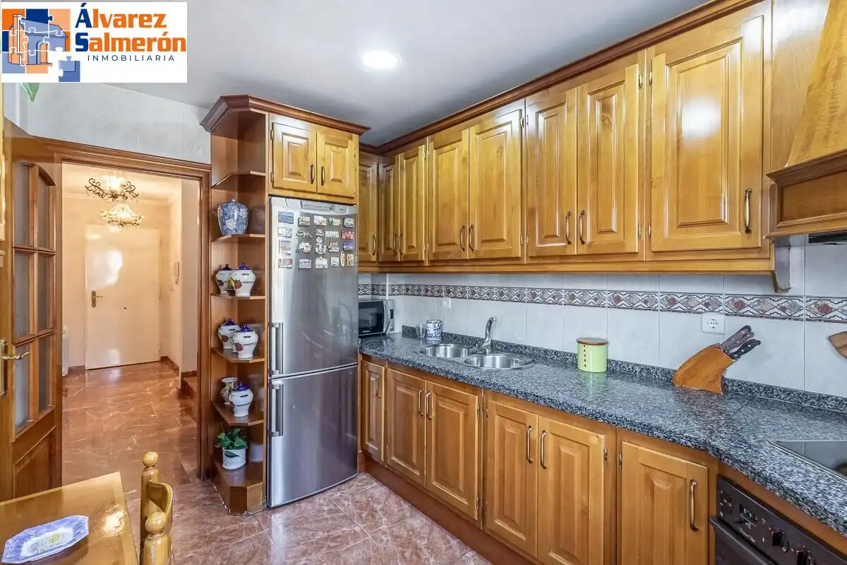 Casa pareada con piscina en venta en Calle CARLOS CANO (HI), imagen 12