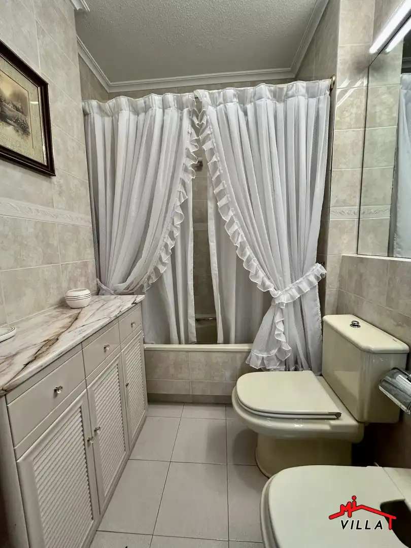 Baño de Casa adosada en venta en Laredo con Calefacción