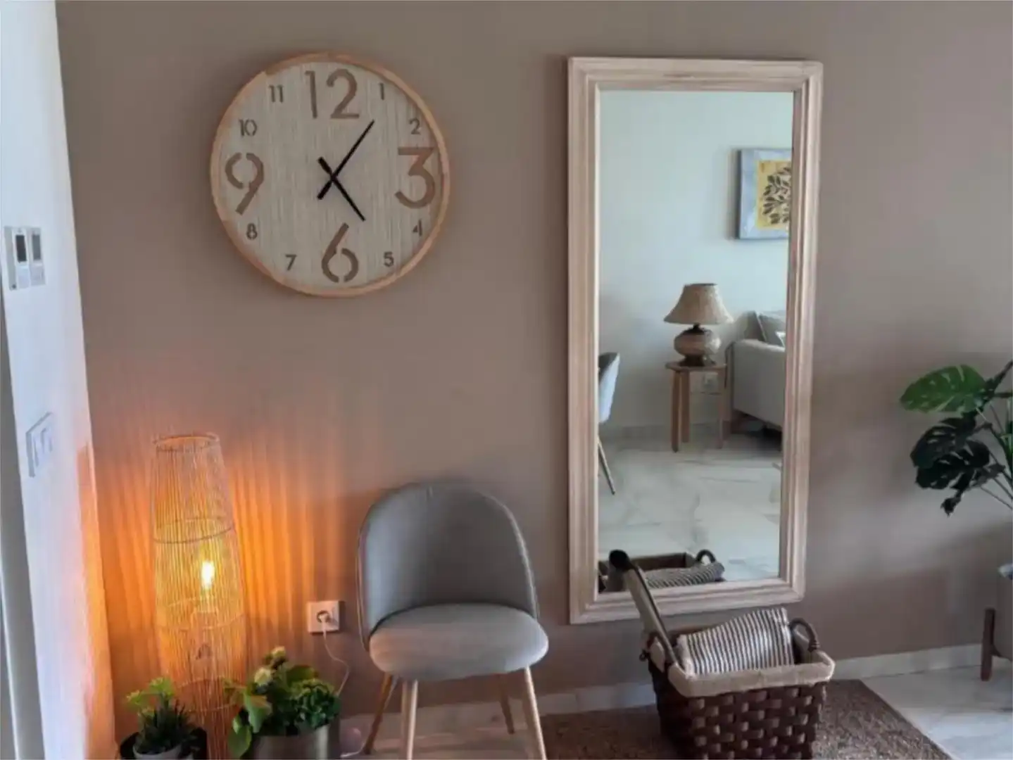 Living room of Flat for rent in Estepona  with Air Conditioner, Swimming Pool and Balcony