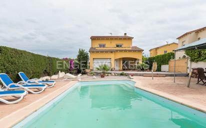 Vista exterior de Casa o xalet en venda en Creixell amb Aire condicionat, Calefacció i Jardí privat