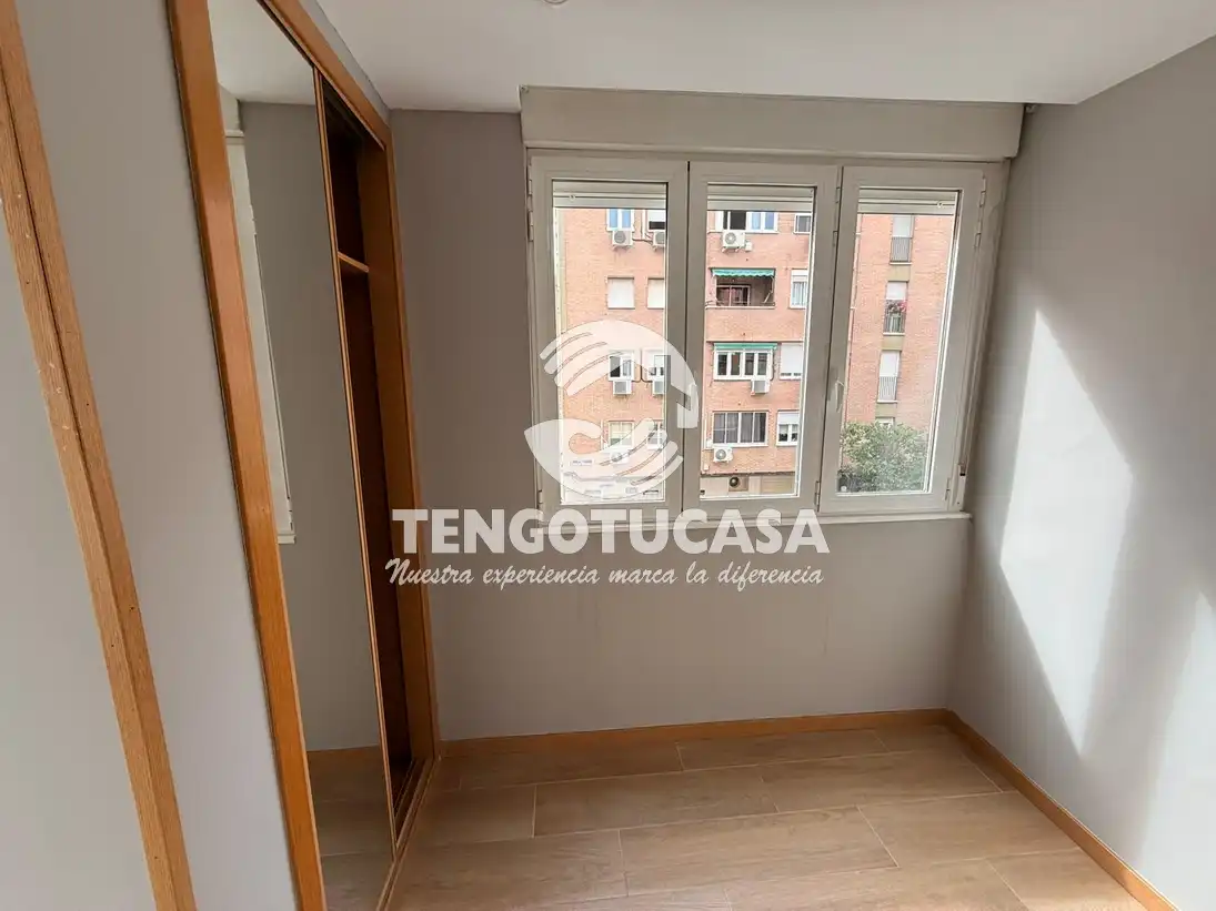 Bedroom of Flat for sale in Madrid  with Air Conditioner, Heating and Furnished
