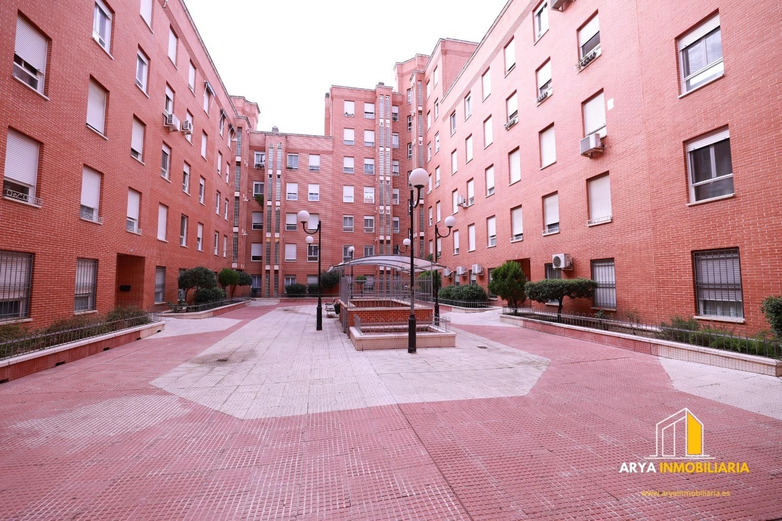 Vista exterior de Pis en venda en Torrejón de Ardoz amb Aire condicionat i Calefacció