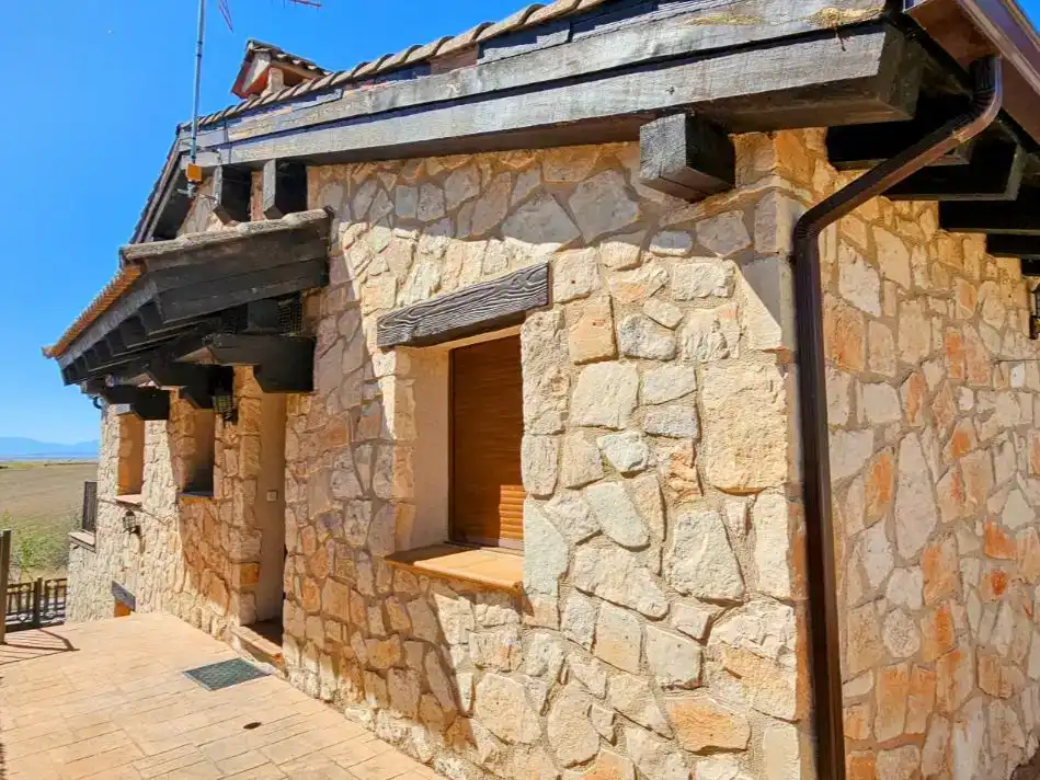Vista exterior de Casa o xalet en venda en Grajera amb Jardí privat