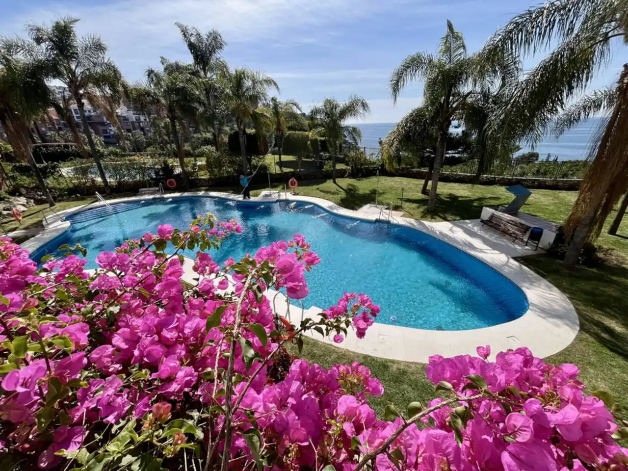 Schwimmbecken von Wohnungen zum Verkauf in Almuñécar mit Klimaanlage, Terrasse und Abstellraum