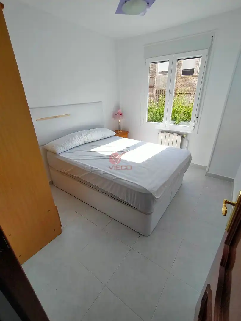 Schlafzimmer von Wohnung zur Miete in Cuenca mit Heizung, Terrasse und Möbliert