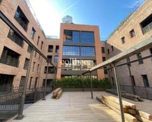 Exterior view of Attic for sale in  Barcelona Capital  with Air Conditioner, Terrace and Swimming Pool