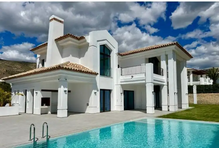 Casa amb piscina en venda a Golf Bahía