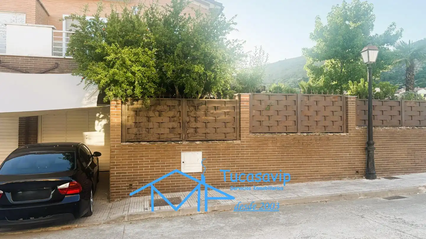Vista exterior de Casa o xalet en venda en Cebreros amb Calefacció, Jardí privat i Terrassa