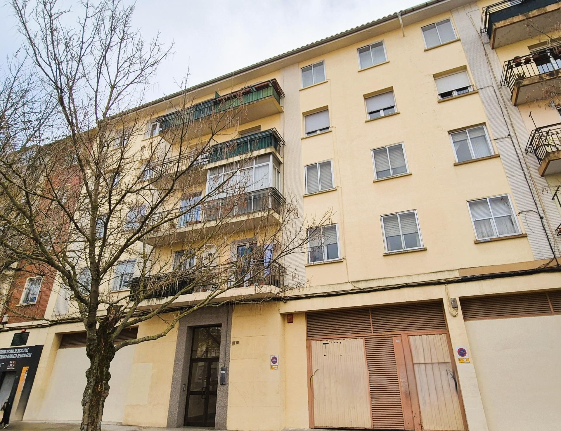 Vista exterior de Pis en venda en  Pamplona / Iruña amb Calefacció, Terrassa i Balcó