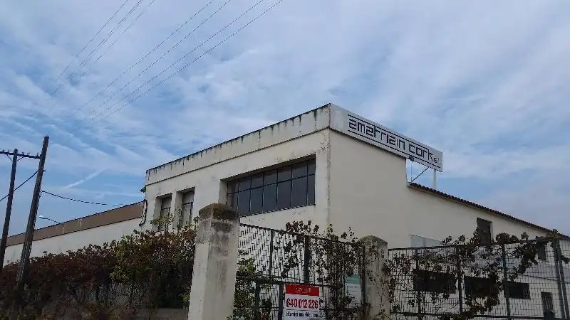 Vista exterior de Nave industrial en venta en Valencia de Alcántara