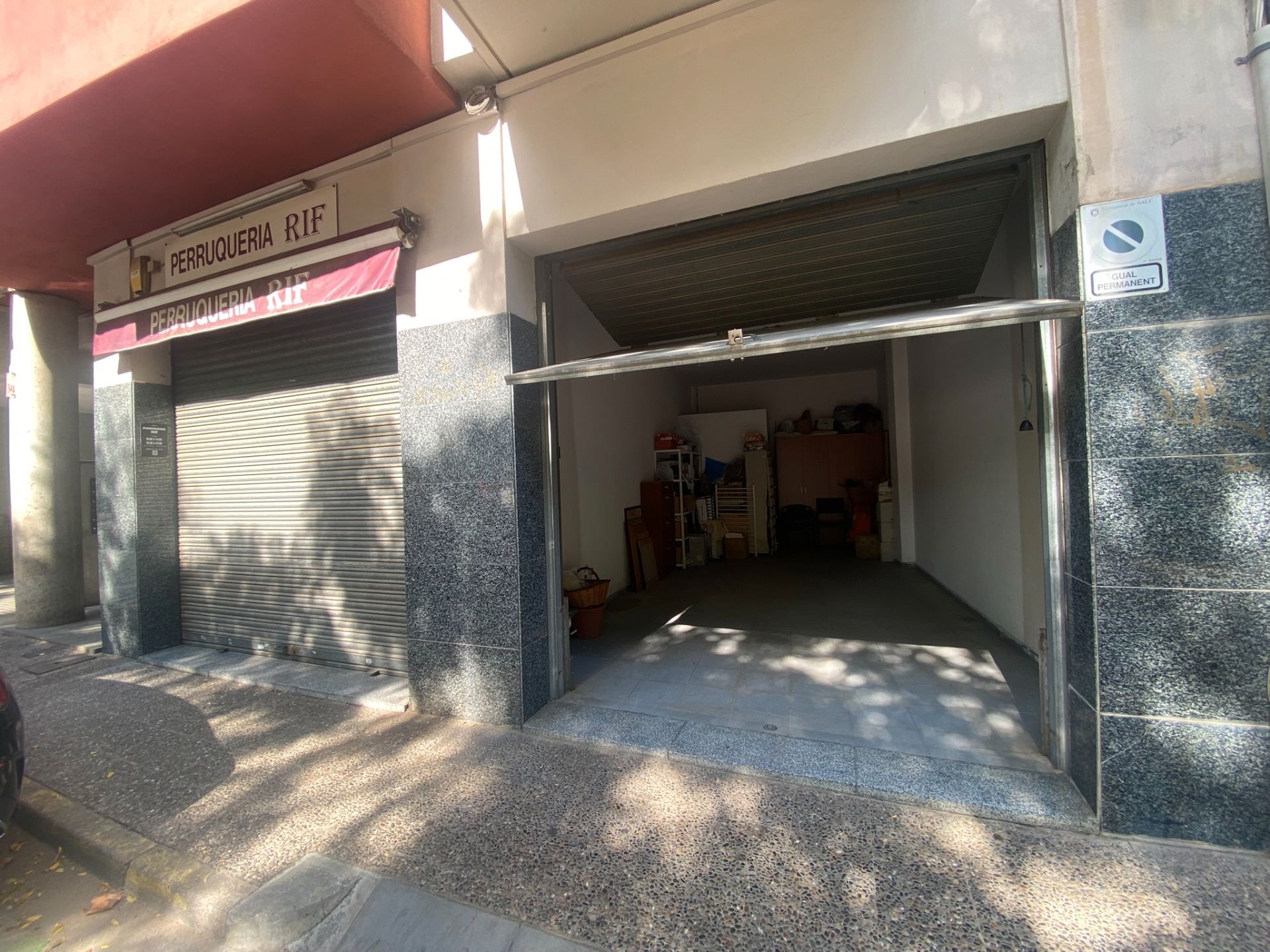 Vista exterior de Local en venda en Salt